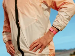 Кадр 6: Фитнес-браслет Google Fitbit Air Pink